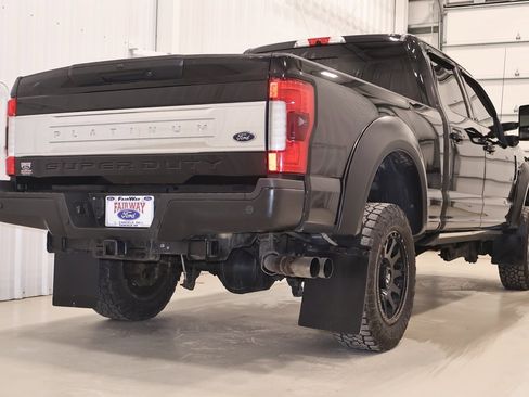 Used 2017 Ford F250 Platinum w/ Platinum Ultimate Package image 9
