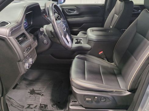 Used 2023 GMC Yukon SLT w/ SLT Luxury Package image 16