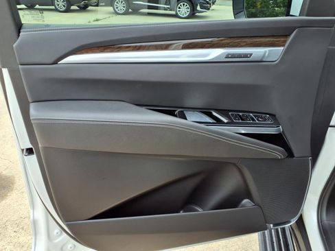 Used 2025 Cadillac Escalade Premium Luxury Platinum image 18