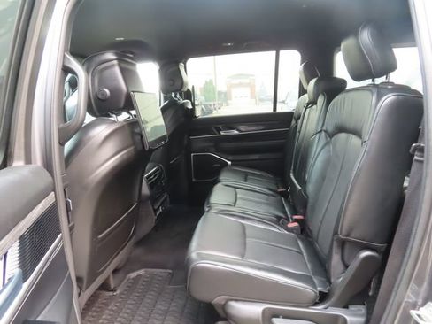 Used 2022 Jeep Wagoneer Series III w/ Rear Seat Video Group 1 AWD/4WD image 23