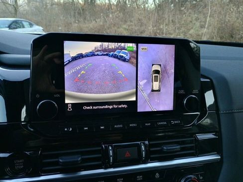 New 2025 Nissan Pathfinder SL w/ Black Appearance Package image 21