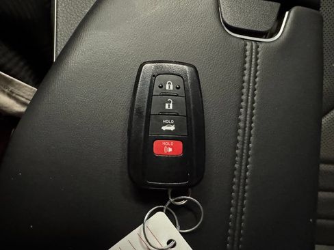 Used 2021 Toyota Avalon XSE FWD image 17