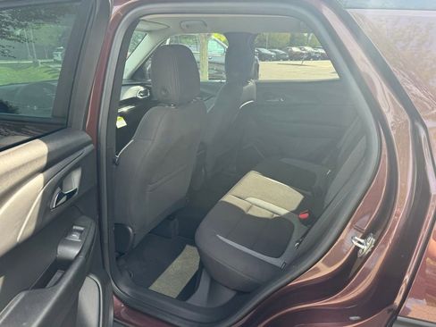 Used 2023 Chevrolet TrailBlazer LT w/ Convenience Package AWD/4WD image 11