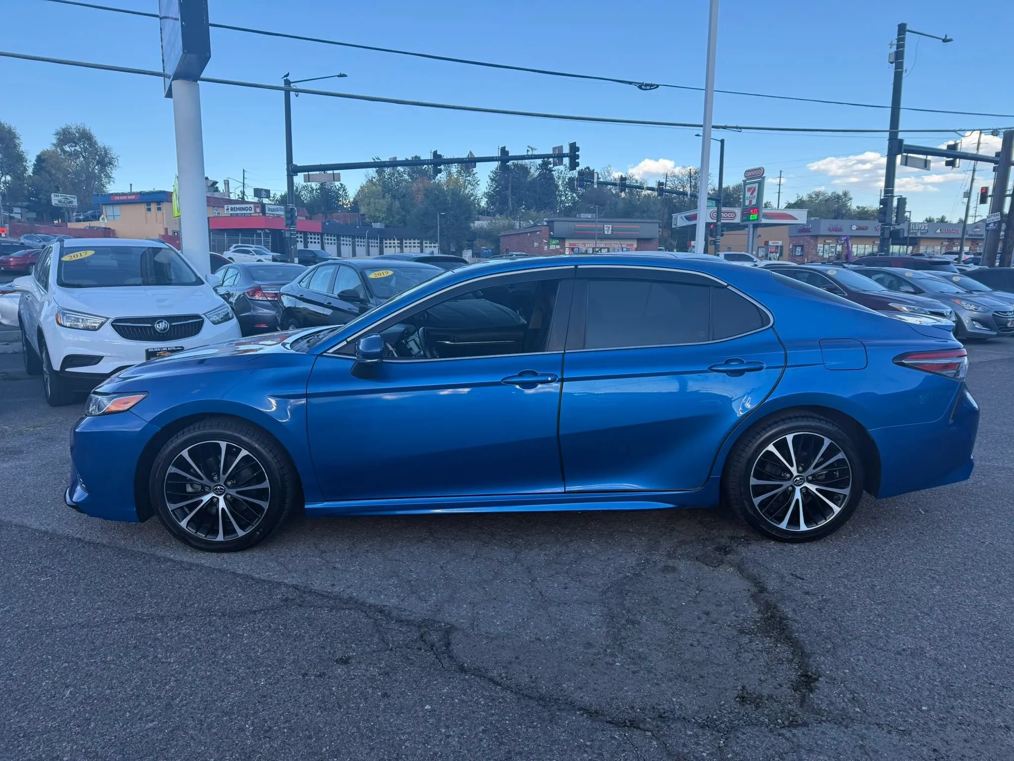 Used 2018 Toyota Camry SE FWD image 5