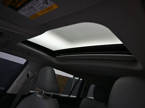 Used 2023 Toyota Highlander XLE image 27