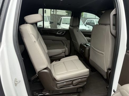 Used 2021 Chevrolet Suburban Z71 w/ Z71 Off-Road Package AWD/4WD image 16