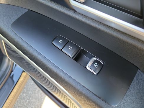 Used 2022 Kia Telluride S FWD image 11