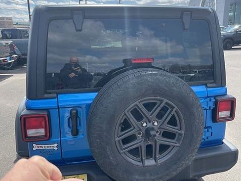 Used 2025 Jeep Wrangler Unlimited Sport image 4