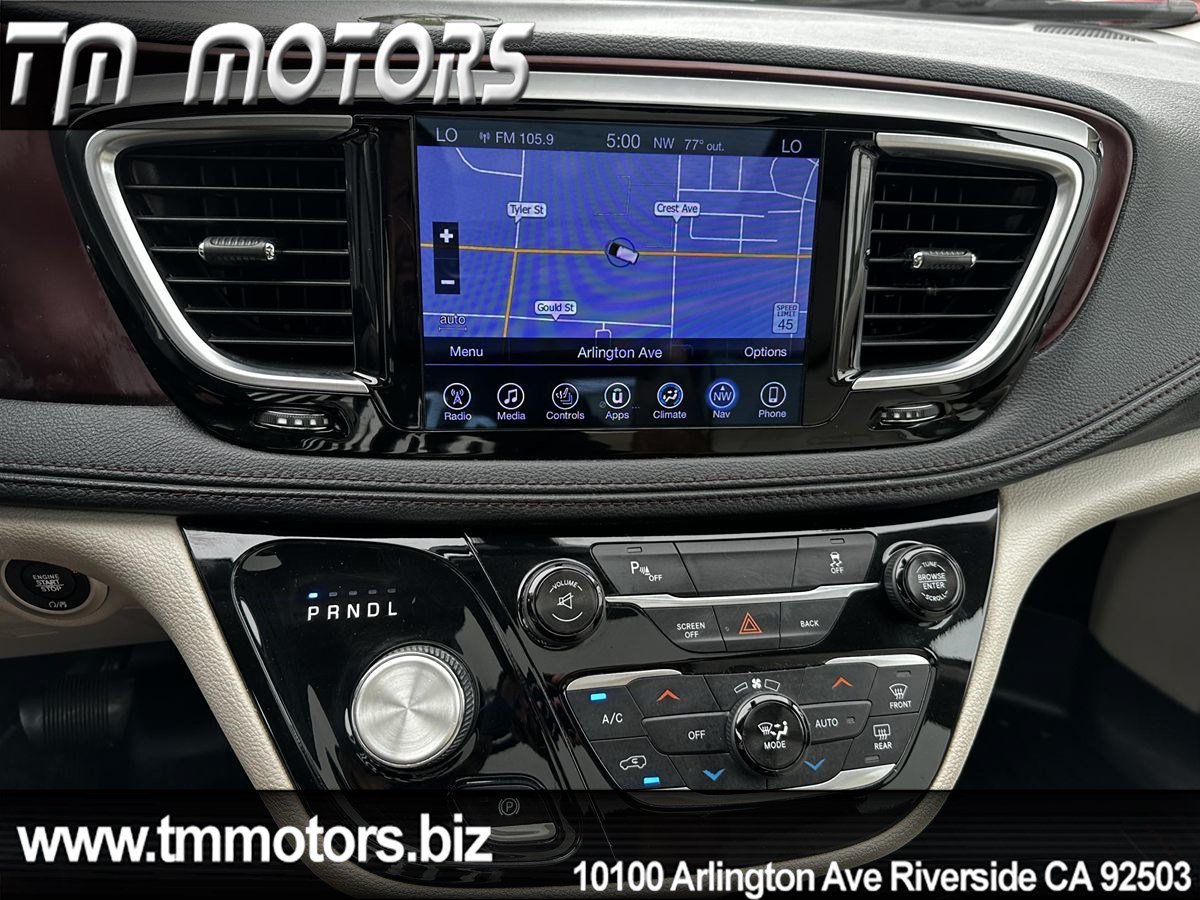 Used 2017 Chrysler Pacifica Limited w/ UConnect Theater Package FWD image 15