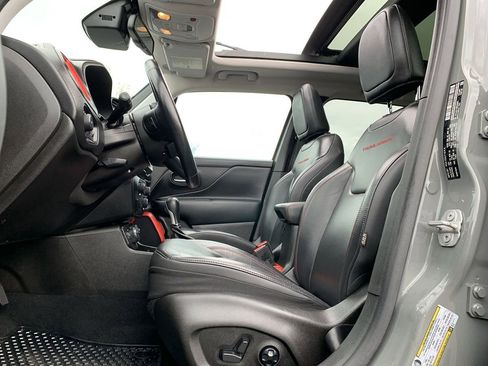 Used 2021 Jeep Renegade Trailhawk w/ Sun & Sound Group image 28