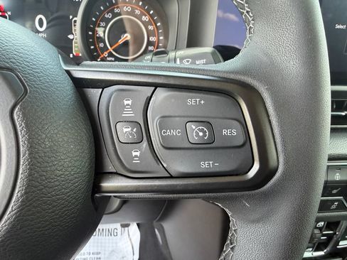 Used 2025 Jeep Wrangler Unlimited Sport AWD/4WD image 9