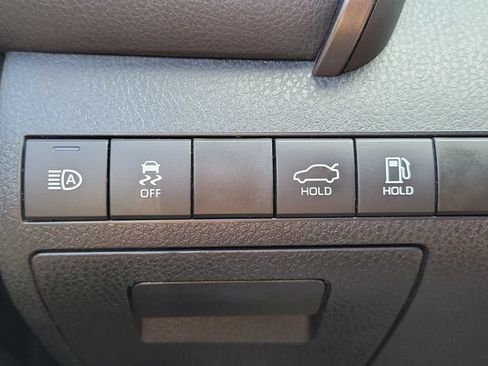 Used 2021 Toyota Camry SE FWD image 17