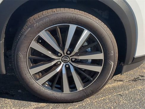 New 2025 Nissan Pathfinder Platinum w/ Black Appearance Package image 10