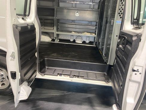 Used 2018 GMC Savana 3500 image 15