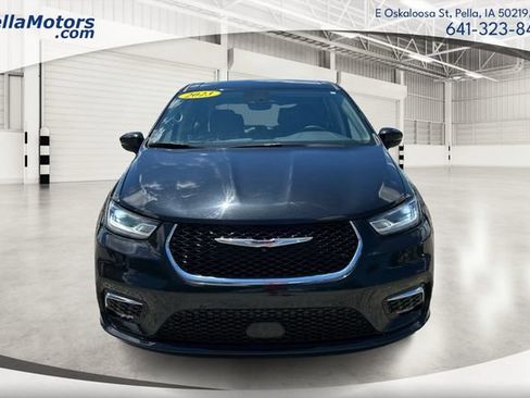 Used 2023 Chrysler Pacifica Touring-L FWD image 7
