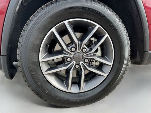 Used 2019 Jeep Grand Cherokee Limited image 31
