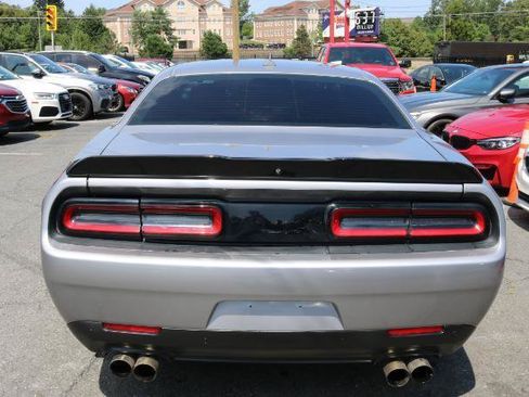 Used 2018 Dodge Challenger R/T Scat Pack w/ Leather Interior Group RWD image 6