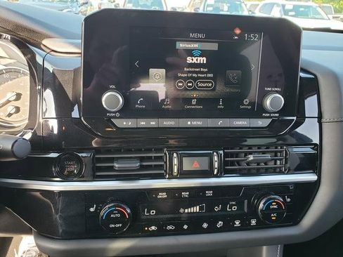 New 2025 Nissan Pathfinder SV w/ Black Appearance Package image 21