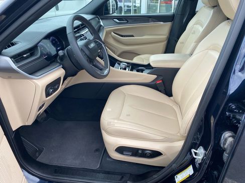 Used 2024 Jeep Grand Cherokee L Limited image 9