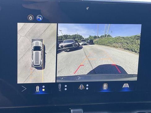 New 2026 Chevrolet Equinox LT w/ Safety and Technology Package FWD image 16