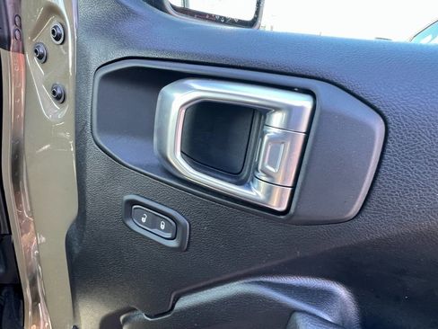 Certified 2025 Jeep Gladiator Mojave w/ Convenience Group image 14