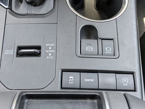Used 2021 Toyota Highlander XLE FWD image 29
