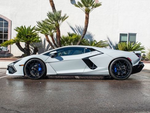New 2026 Lamborghini Revuelto image 2