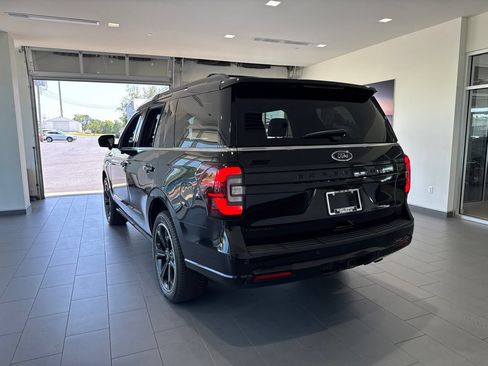 Used 2022 Ford Expedition Limited AWD/4WD image 6