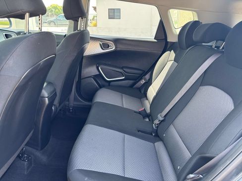 Used 2025 Kia Soul LX w/ LX Technology Package FWD image 23