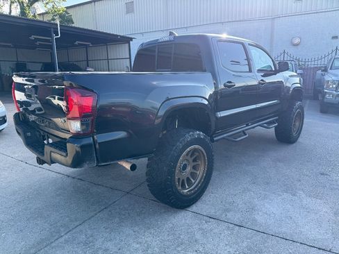 Used 2018 Toyota Tacoma SR AWD/4WD image 4