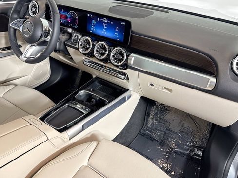 Used 2026 Mercedes-Benz GLB 250 4MATIC image 28