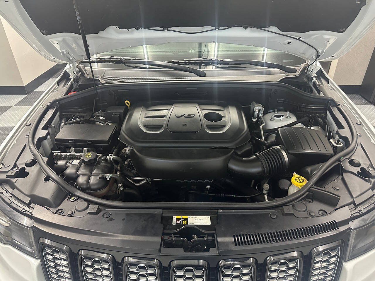 Used 2019 Jeep Grand Cherokee Altitude AWD/4WD image 34