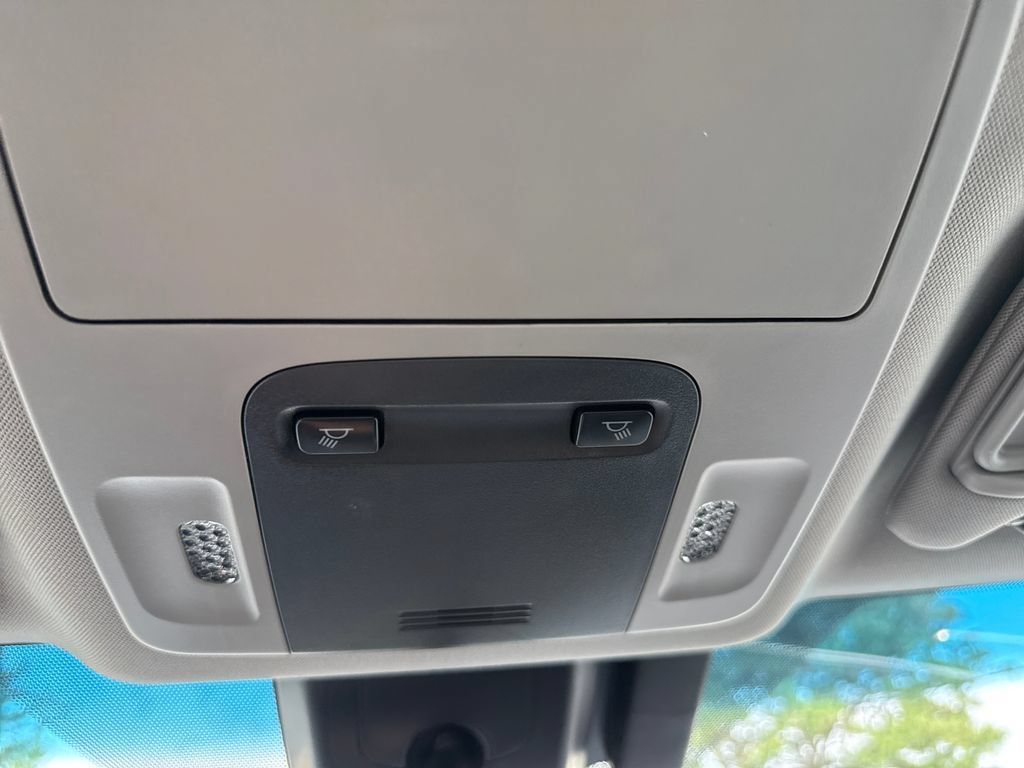 Used 2018 Toyota Camry LE FWD image 33