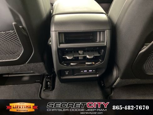 New 2026 Jeep Grand Cherokee Altitude image 27