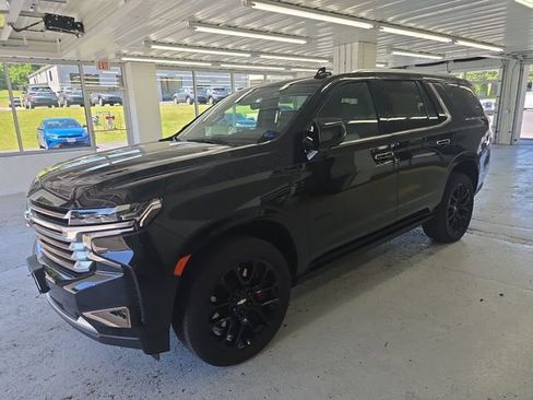 Used 2024 Chevrolet Tahoe High Country w/ Advanced Technology Package AWD/4WD image 2