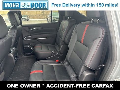 Used 2025 Chevrolet Traverse RS image 33