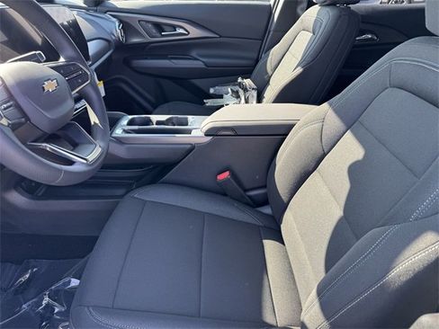 New 2026 Chevrolet Equinox EV LT image 12