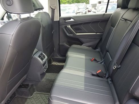 Used 2024 Volkswagen Tiguan SE w/ Panoramic Sunroof Package FWD image 15