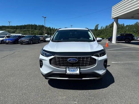 Certified 2025 Ford Escape Platinum AWD/4WD image 7
