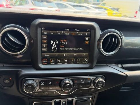 Certified 2022 Jeep Wrangler Unlimited Sahara AWD/4WD image 19