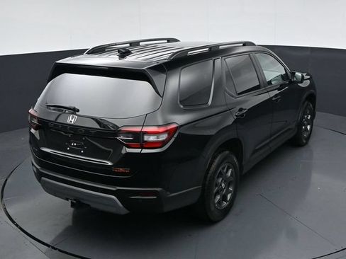 Used 2025 Honda Pilot TrailSport image 33