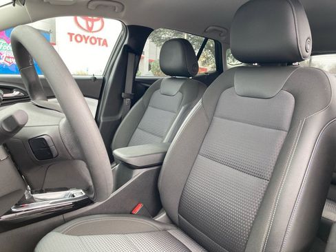 Used 2025 Chevrolet Trax LT image 8