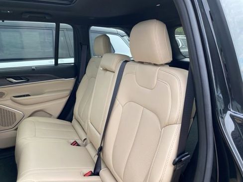 Used 2025 Jeep Grand Cherokee Limited w/ Luxury Tech Group II AWD/4WD image 3