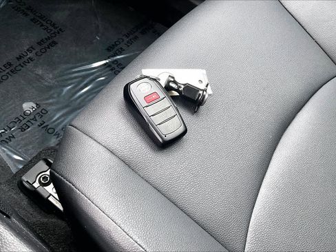 Used 2026 Toyota Corolla Cross XLE w/ Convenience Package image 15