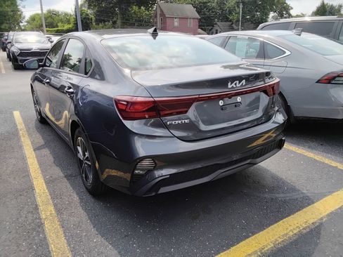 Used 2023 Kia Forte LXS w/ LXS Technology Package FWD image 5