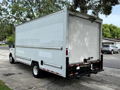 Used 2022 Ford E-350 and Econoline 350 Super Duty image 8