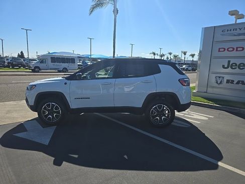 New 2026 Jeep Compass Trailhawk w/ Trailer Tow Group image 19