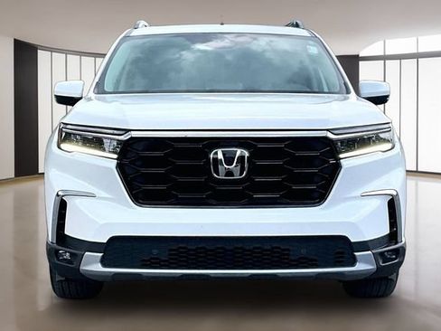 Used 2025 Honda Pilot Touring image 2