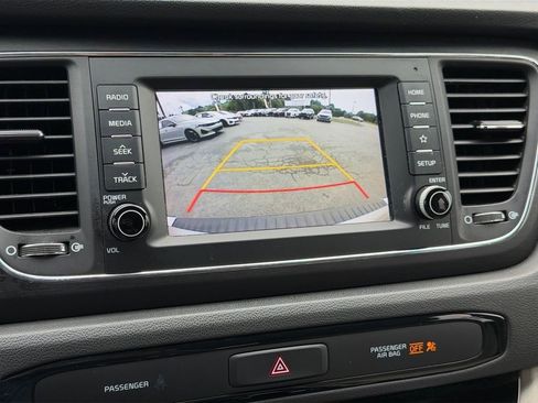 Used 2021 Kia Sedona LX FWD image 26