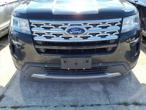 Used 2018 Ford Explorer XLT w/ Equipment Group 202A image 5